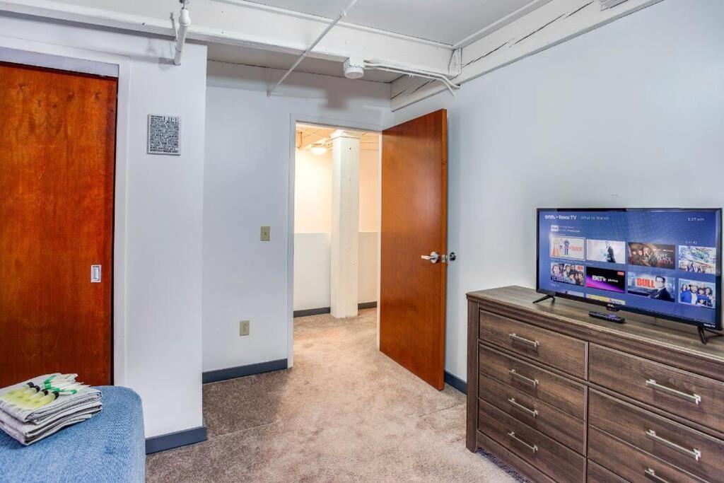 ロチェスター Centric Modern Loft W/ King Beds & Smart Gametableヴィラ エクステリア 写真