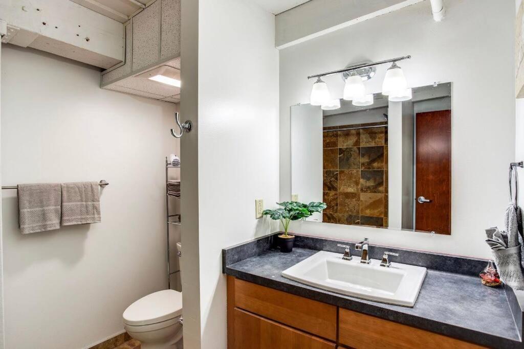 ロチェスター Centric Modern Loft W/ King Beds & Smart Gametableヴィラ エクステリア 写真