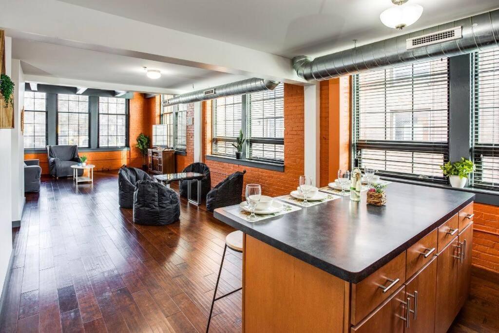 ロチェスター Centric Modern Loft W/ King Beds & Smart Gametableヴィラ エクステリア 写真